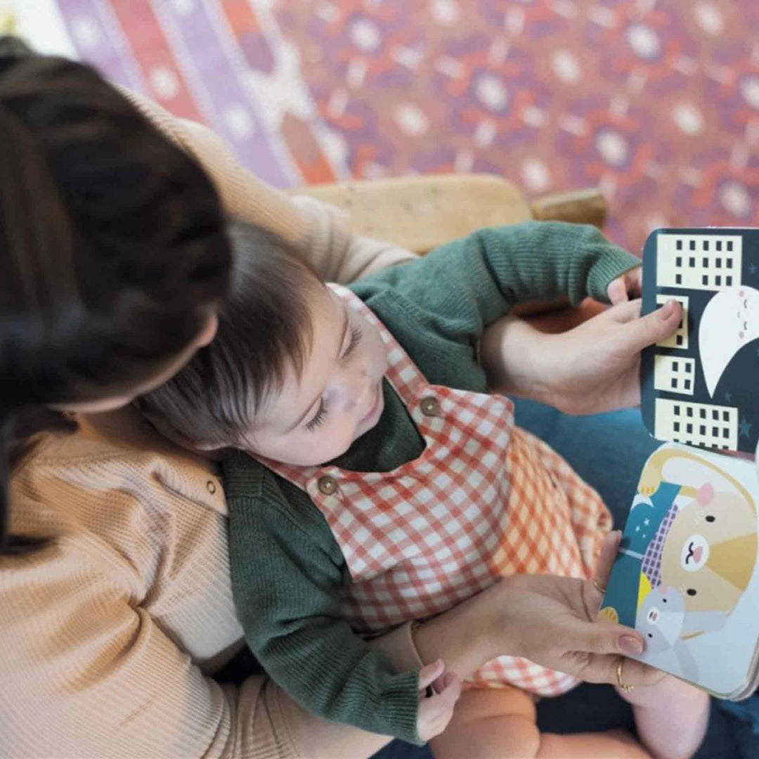 ערכת לילה טוב - תיבת נגינה  שמיכי  בובת נשכן  מברשת שיניים וספר דו צדדי